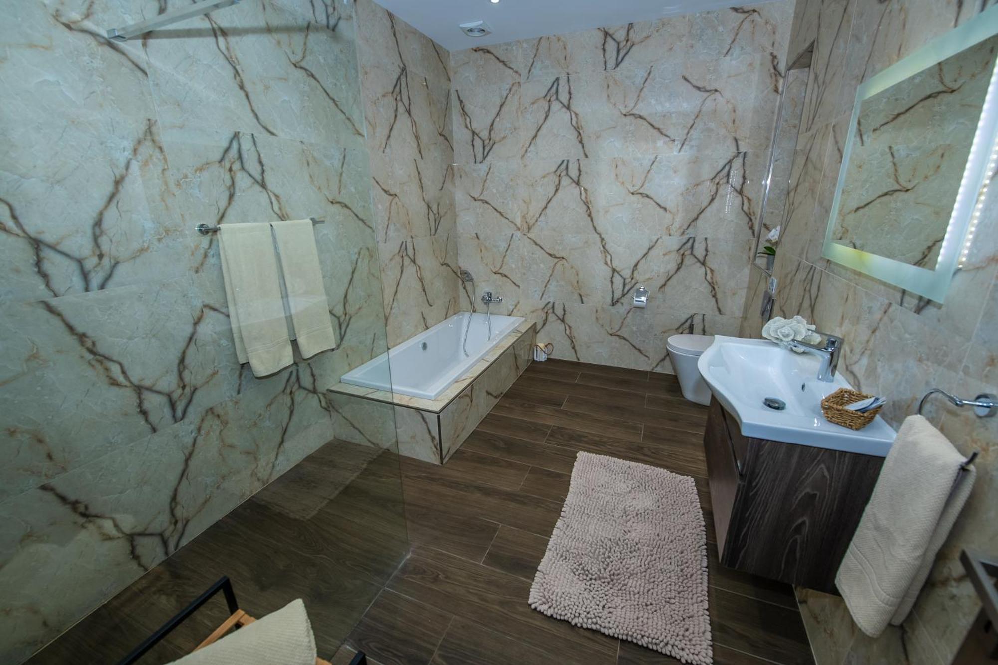 Clifftop Modern Apartment Mellieha Bagian luar foto