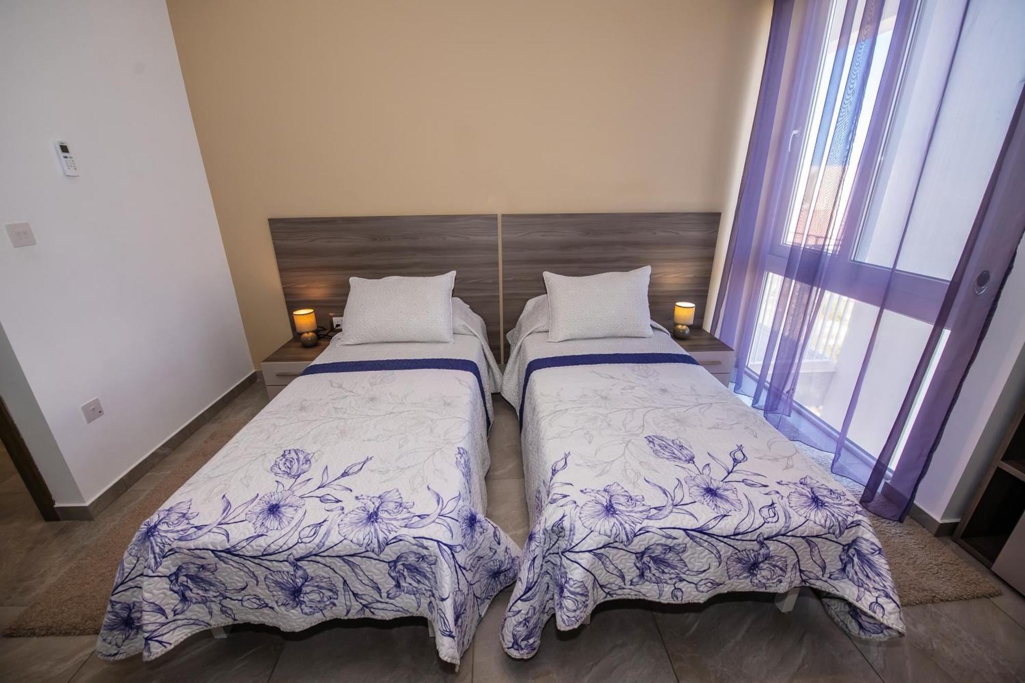 Clifftop Modern Apartment Mellieha Bagian luar foto