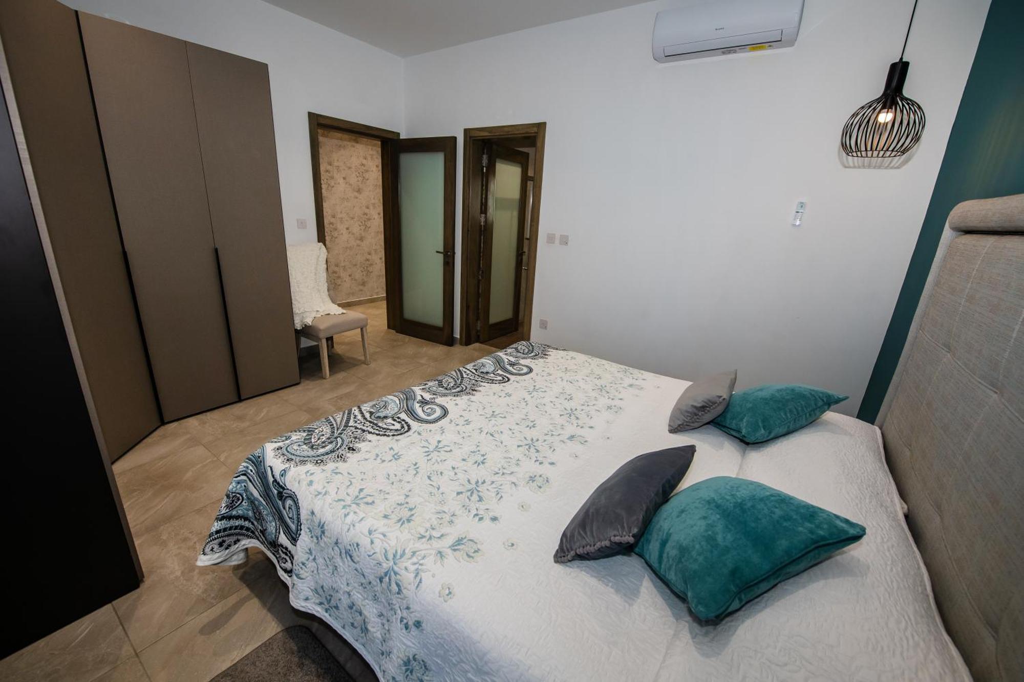 Clifftop Modern Apartment Mellieha Bagian luar foto